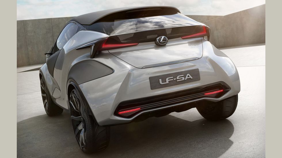 Όταν παρουσιαστεί το μικρό μοντέλο της Lexus, θα στηριχθεί στα μηχανικά μέρη του «αδελφού» Toyota Yaris, ενώ αναμένουμε να εξορθολογιστεί η εμφάνισή του.