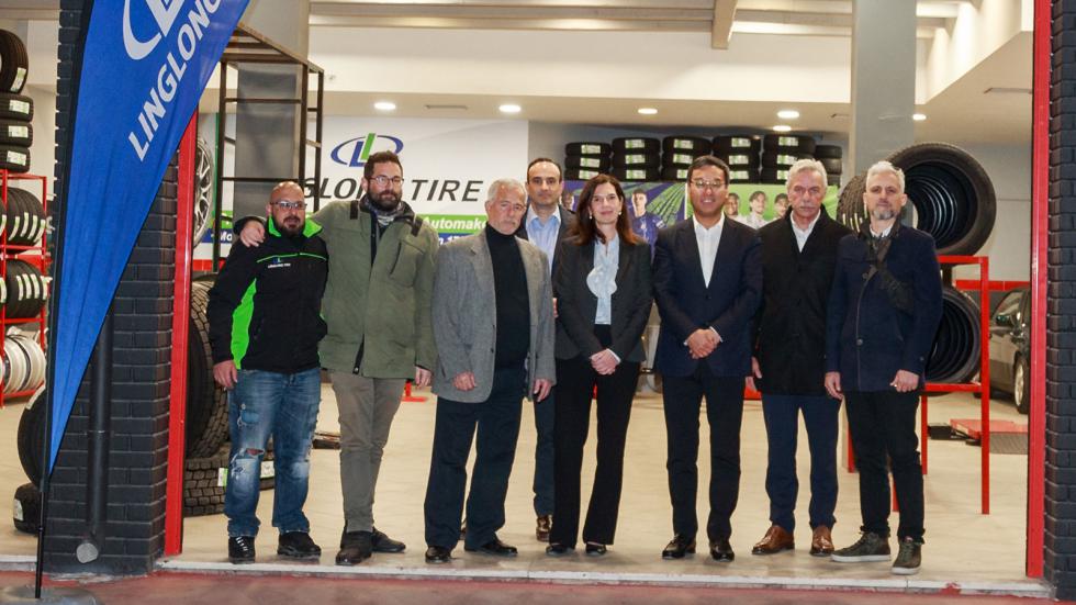 Αναμνηστική φωτό με όλο το team! Στα αριστερά της Κας Τουρνικιώτη και του Κου Wang Feng τα υψηλόβαθμα στελέχη της ΤΕΝΟΡΑ κ.κ. Χαράλαμπος Μαρμαρίδης και Ευάγγελος Δεληπέτρος!