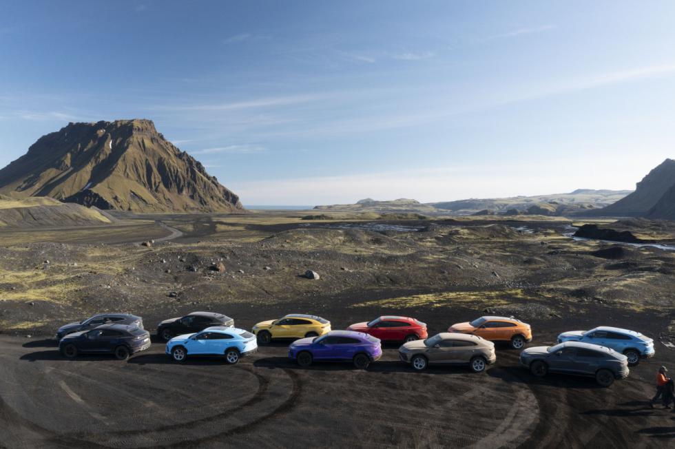 Η Lamborghini πήρε μαζί της σε οδοιπορικό ενός μήνα πελάτες της!  