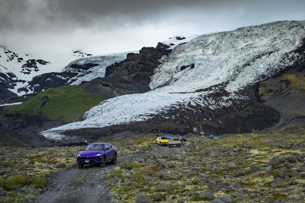 Η Lamborghini πήρε μαζί της σε οδοιπορικό ενός μήνα πελάτες της!  