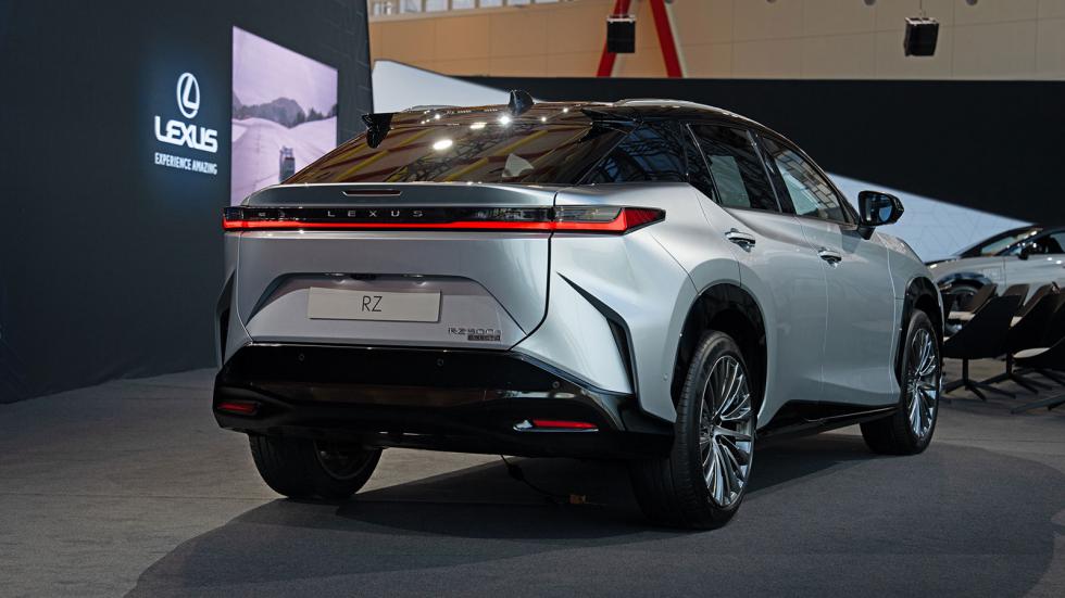 New Vs Old: Τo νέο Lexus RZ απέναντι στο προηγούμενο