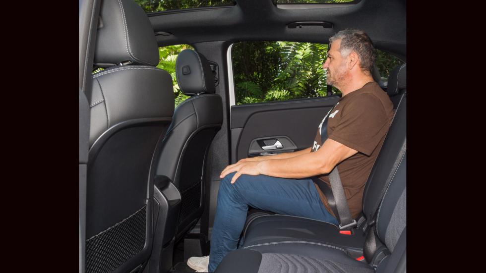 Οι χώροι  επιβατών είναι ίδιοι τόσο στην Plug-in Hybrid όσο και στην diesel έκδοση της Mercedes GLA.