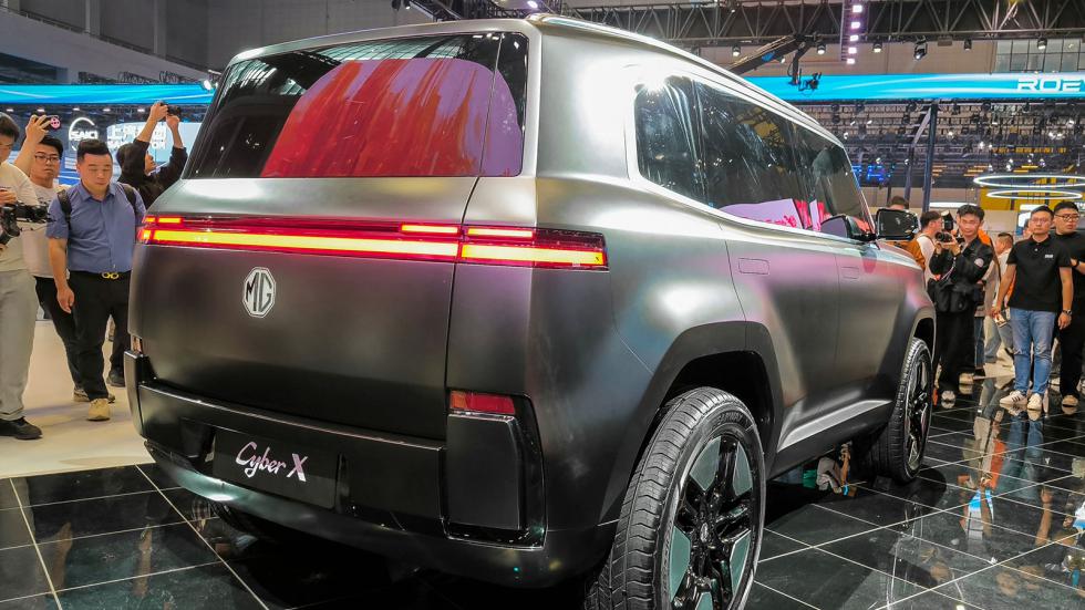 Νέο MG Cyber X: Τετραγωνισμένο SUV με pop-up φώτα α λα Celica