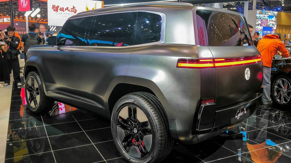 Νέο MG Cyber X: Τετραγωνισμένο SUV με pop-up φώτα α λα Celica