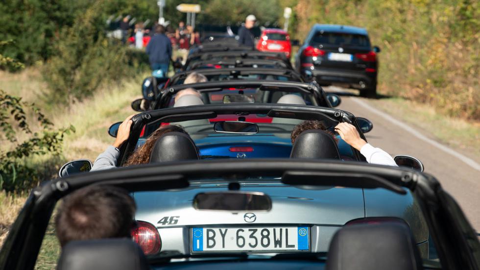 Ρεκόρ Γκίνες για το MX-5: Μαζεύτηκαν 707 Miata σε μία πίστα