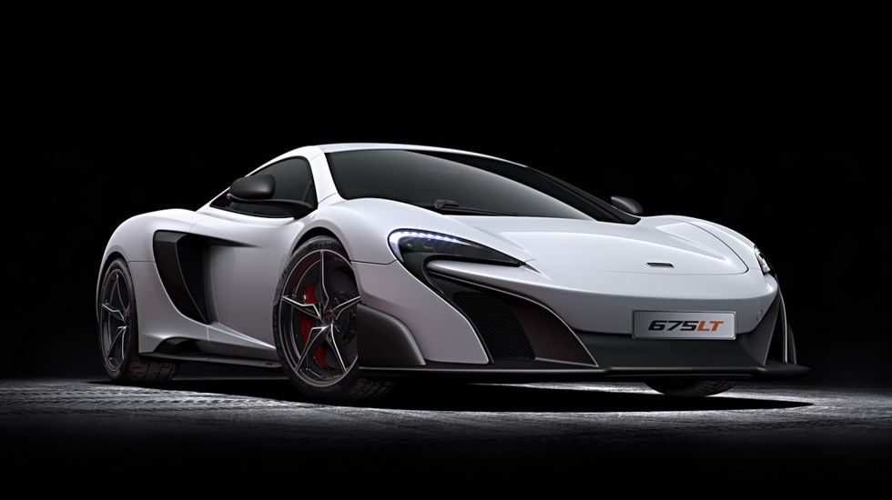 Η νέα McLaren έχει την καλύτερη σχέση απόδοσης (549 PS/τόνο) της κατηγορίας της, καθώς η επίδοση της Ferrari 488GTB, για παράδειγμα, είναι 60 PS/τόνο χαμηλότερη.