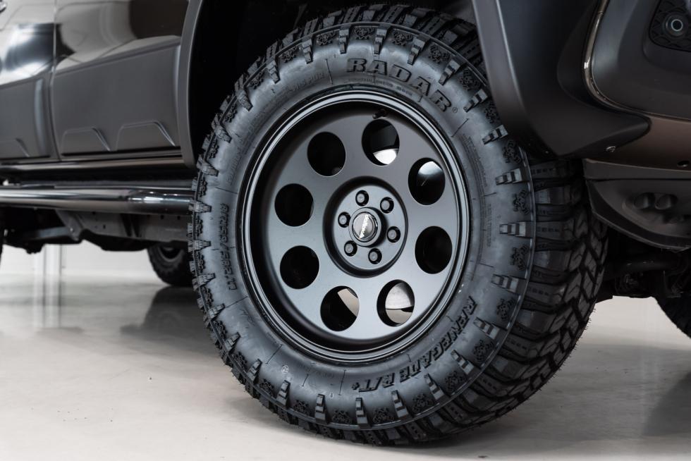 Η θηριώδης Mercedes X-Class με τους 6 τροχούς