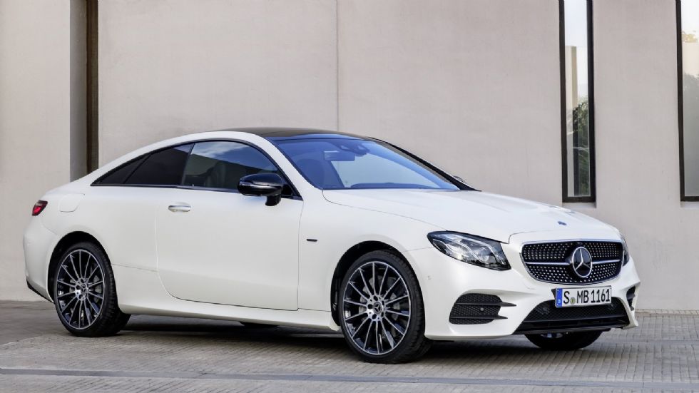 Πώς σας φαίνεται η εξέλιξη της Mercedes-Benz E-Class Coupe μέσα σε 30 χρόνια;