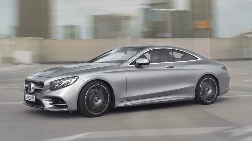 Βλέπετε την κουπέ Mercedes S-Class.