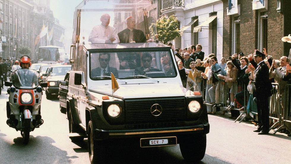 Η Mercedes G-Class του Πάπα «έκλεισε» τα 40!