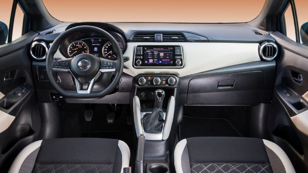 Το εσωτερικό του Nissan Micra είναι μοντέρνο σχεδιαστικά και καλό ποιοτικά ενώ στην έκδοση Acenta ενσωματώνει και εκείνο high tech στοιχεία.	