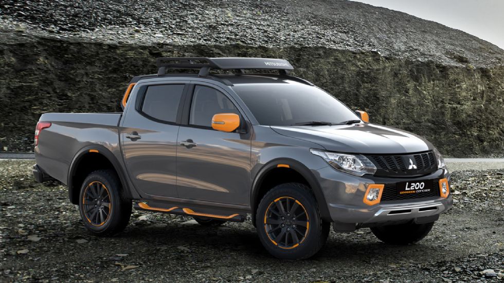 Στο L200 GEOSEEK υπάρχουν φώτα εργασίας και χειρολαβές στις μπάρες οροφής.