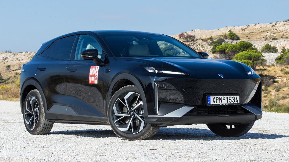 To Changan Deepal S07 είναι σχεδιασμένο από τον Γιώργο Κούκο και διακρίνεται για τις όμορφες αναλογίες και την ισορροπία μεταξύ δυναμικής και εκλεπτυσμένης εικόνας.