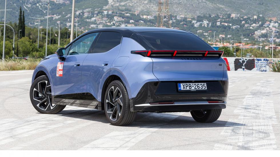 Το Lynk & Co 02 ξεχωρίζει από την αιχμηρή και εντυπωσιακή του σχεδίαση.