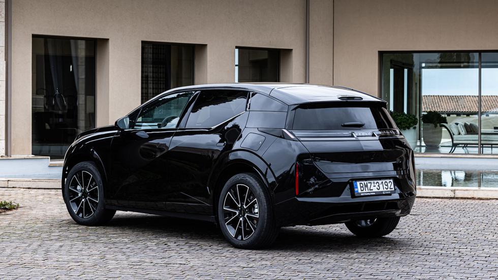 Ξεχωριστό αισθητικά είναι το Zeekr X, το νέο compact SUV της εταιρείας.