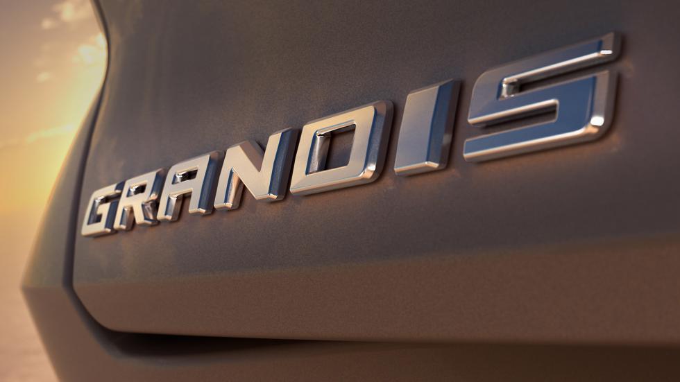 Η Mitsubishi ανακοίνωσε την επιστροφή του Grandis ως SUV