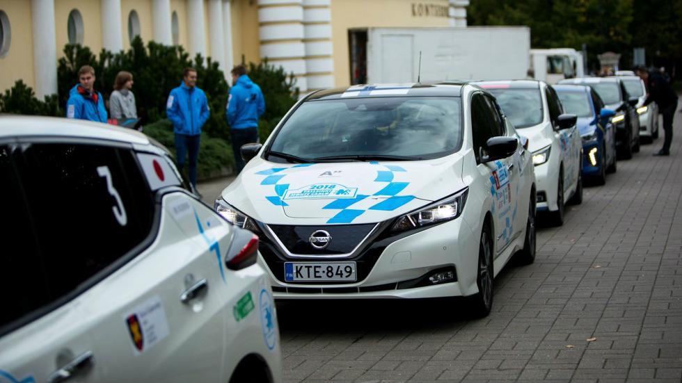 Mε 6 Nissan LEAF o Ηλεκτρικός Μαραθώνιος