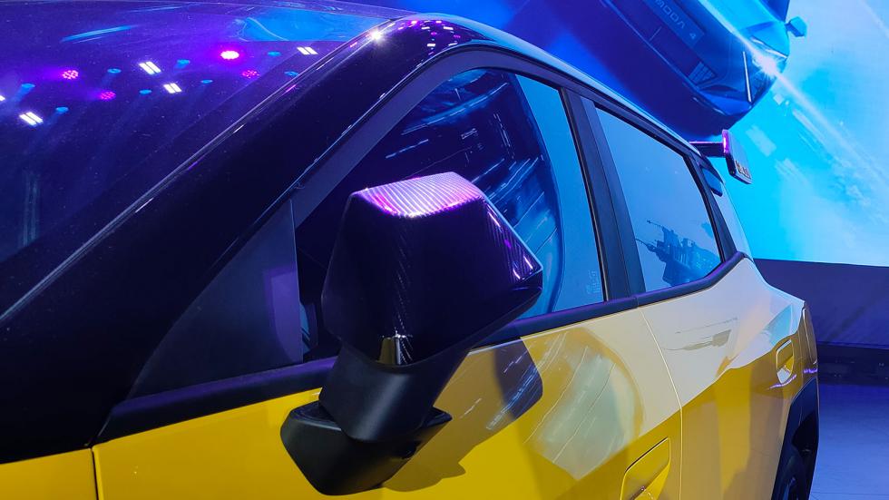 Ανθρακονηματικά είναι και τα καπάκια των πλαϊνών καθρεπτών.