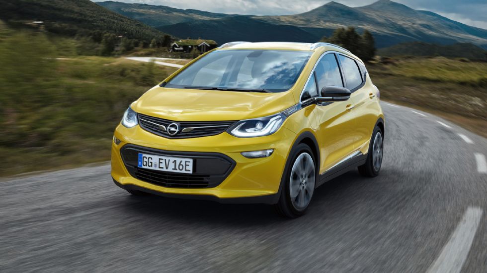 Ο ηλεκτροκινητήρας αποδίδει 204 ίππους (150 kW) ισχύος και 360 Nm ροπής. Το Opel Ampera-e κάνει το 0-50 χλμ./ώρα σε 3,2 δλ., ενώ χρειάζεται 4,5 δλ. για το 80-120 χλμ./ώρα. Η τελική ταχύτητα περιορίζετ