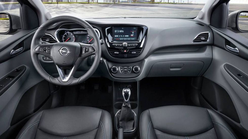 Οικεία η ατμόσφαιρα στο εσωτερικό του νέου γερμανικού μίνι, του Opel Karl.