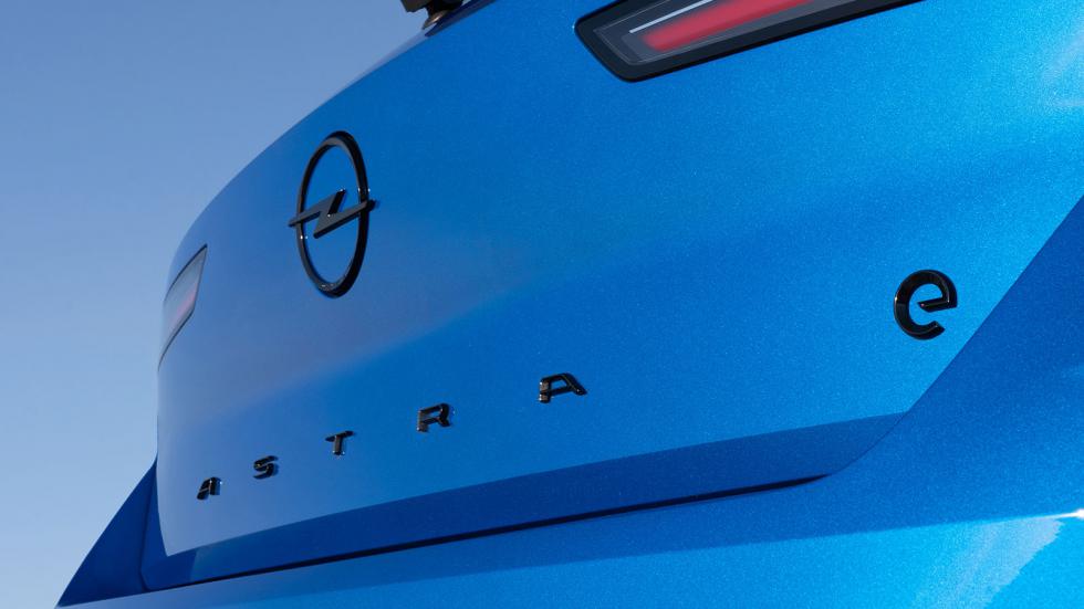 Με 1,7 τόνους, το Opel Astra Electric κρίνεται ελαφρύ για τα δεδομένα της ηλεκτροκίνησης.