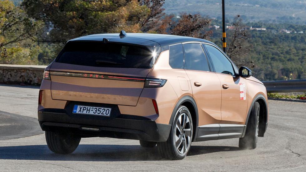 Η γκάμα της Opel στα SUV εκτείνεται από τα 4,15 μ. του Mokka έως τα 4,65 μ. του Grandland, με το μικρομεσαίο πλέον Frontera να έχει μήκος στα 4,38 μ. 