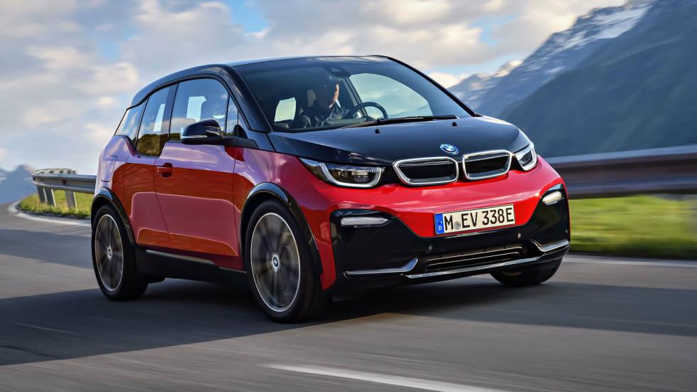 Η BMW παρουσίασε την ανανεωμένη BMW i3 με μικρές αισθητικές αλλαγές και την προσθήκη της κορυφαίας i3S έκδοσης.