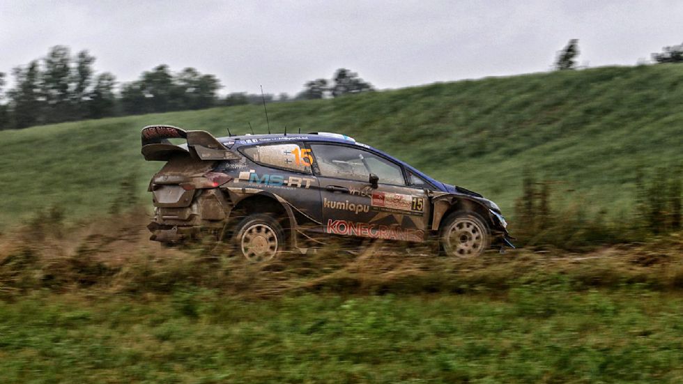 O Teemu Suninen στο ντεμπούτο του με World Rally Car, ήταν χθες 7ος. Ο Φινλανδός κέρδισε την 1η ειδική του απογεύματος, στην έκτη του μόλις προσπάθεια στο κορυφαίο επίπεδο!