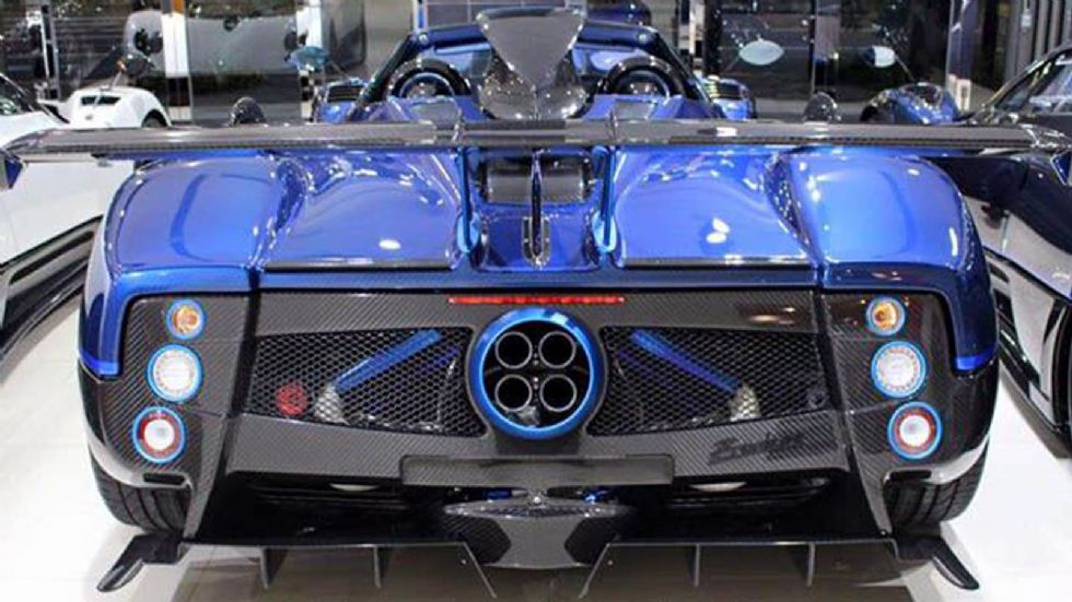 Η Zonda Kiryu διαθέτει πλήθος ανθρακονημάτινων λεπτομερειών.