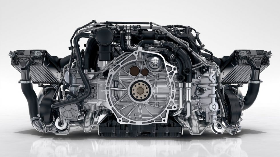 Όπως και τα περισσότερα μέλη της νέας «οικογένειας» 911, η ανανεωμένη GTS θα υιοθετήσει την υπερτροφοδότηση, αφήνοντας τον ατμοσφαιρικό flat six των 3,8 λίτρων, για τον 3λιτρο twin-turbo νέο κινητήρα 