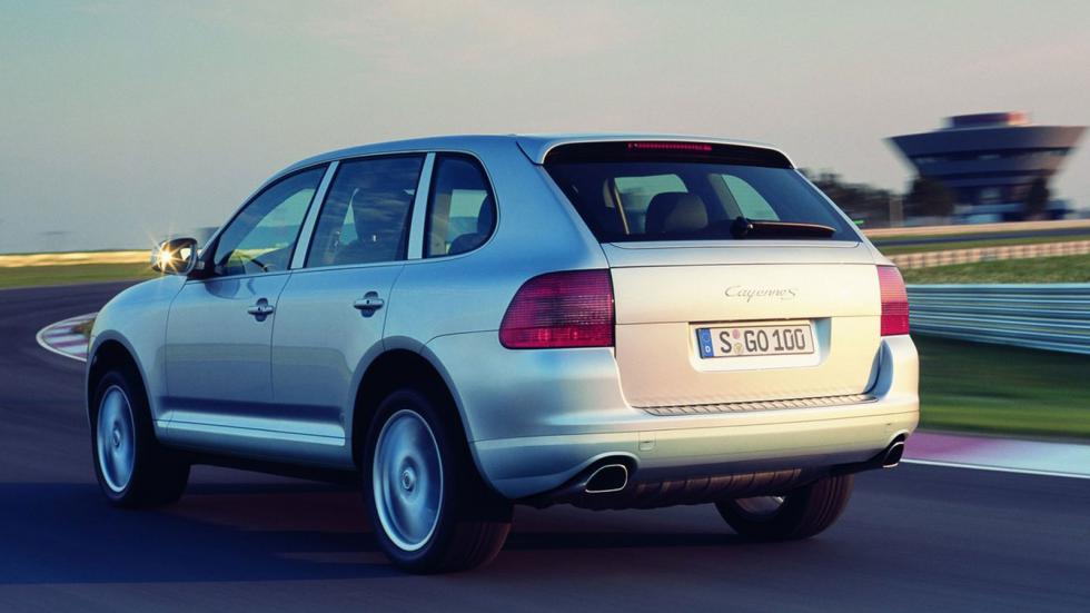 Βλέπετε την Porsche Cayenne S του 2004.