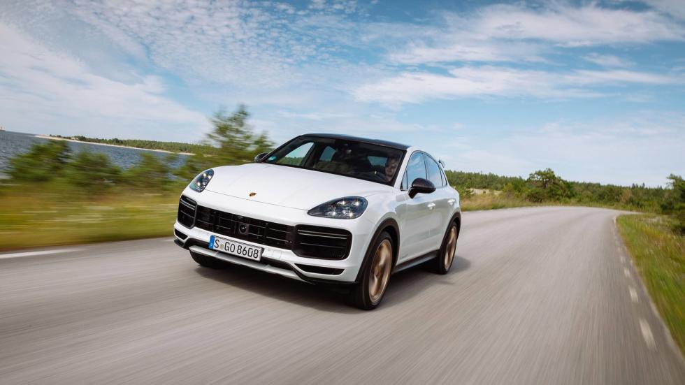 Βλέπετε την Porsche Cayenne Turbo GT.