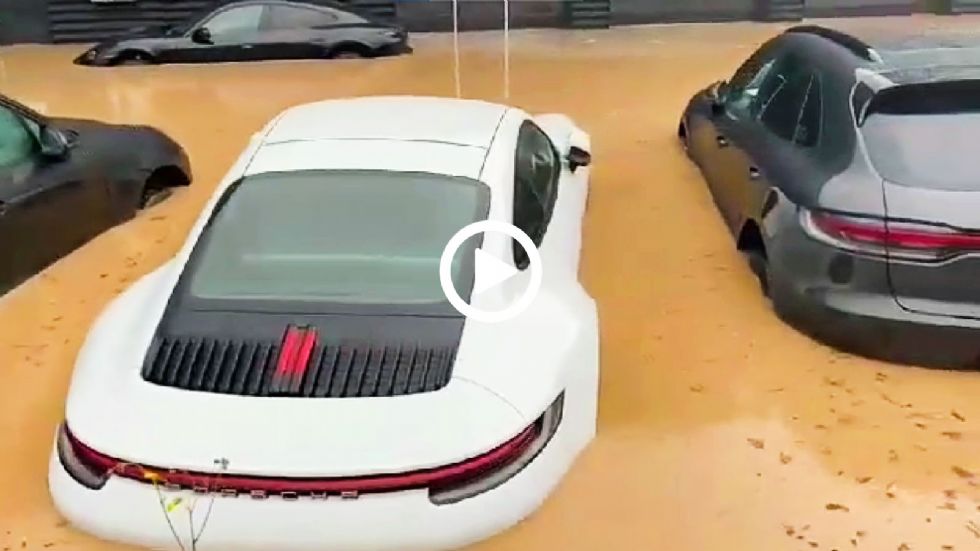 Ετοιμοπαράδοτες Porsche καταστράφηκαν λόγω πλημμύρας 