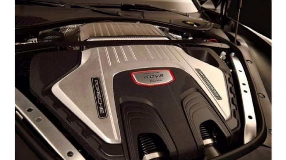 Ένας 4λιτρος V8 turbo κινητήρας κοσμεί το μηχανοστάσιο της Panamera στις εικόνες που διέρρευσαν.