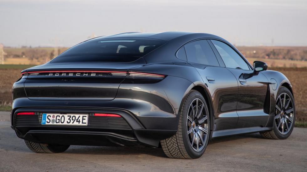 Η Porsche Taycan «έπιασε» σε πωλήσεις την 911