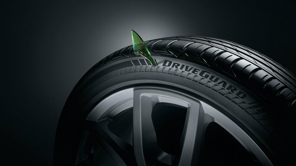Γυαλιά… καρφιά ή ο,τιδήποτε άλλο δεν θα σταματήσει την πορεία των ελαστικών DriveGuard της Bridgestone. 