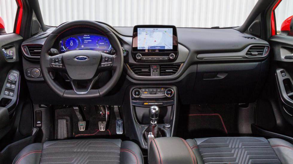 Μοντέρνο, ποιοτικό και hi-tech είναι το εσωτερικό του Ford Puma. Οι εκδόσεις ST Line X ξεχωρίζουν για το σπορτίφ φινίρισμα.
