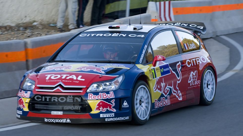 O Sebastien Loeb τερματίζει πρώτος στο Rally Catalunya του 2008.