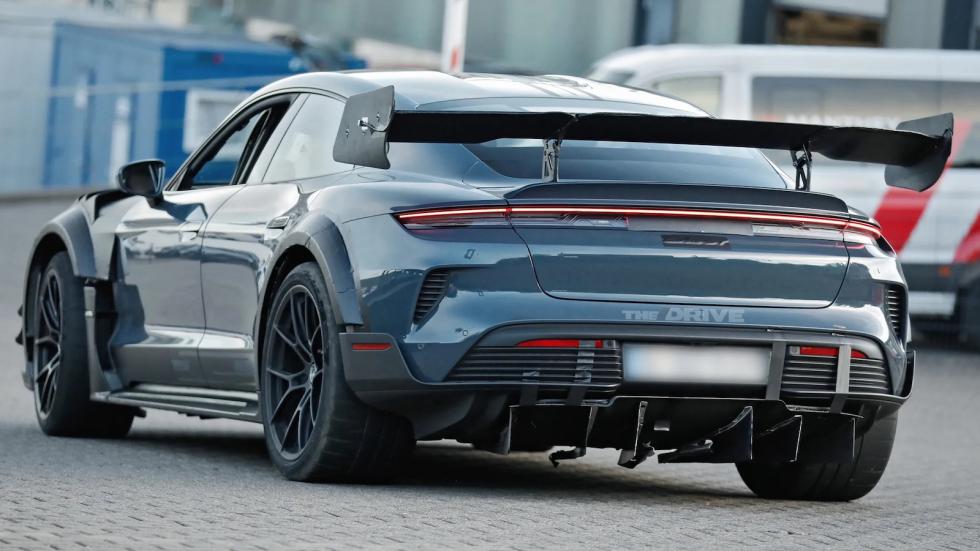 Δοκιμές για Porsche Taycan GT4 RS - Έσπασε διαχύτη στο Nürburgring
