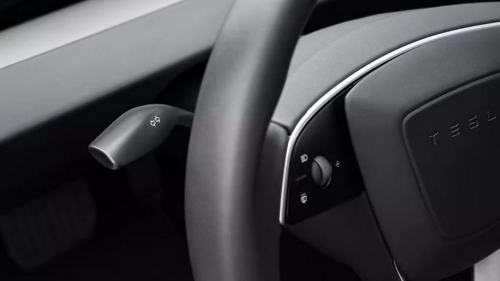 Tesla Model 3: Η επιστροφή του παραδοσιακού μοχλού φλας μετά από αντιδράσεις