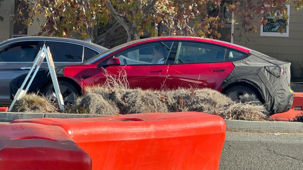 Σε δοκιμές «ημίγυμνο» το ανανεωμένο Tesla Model 3