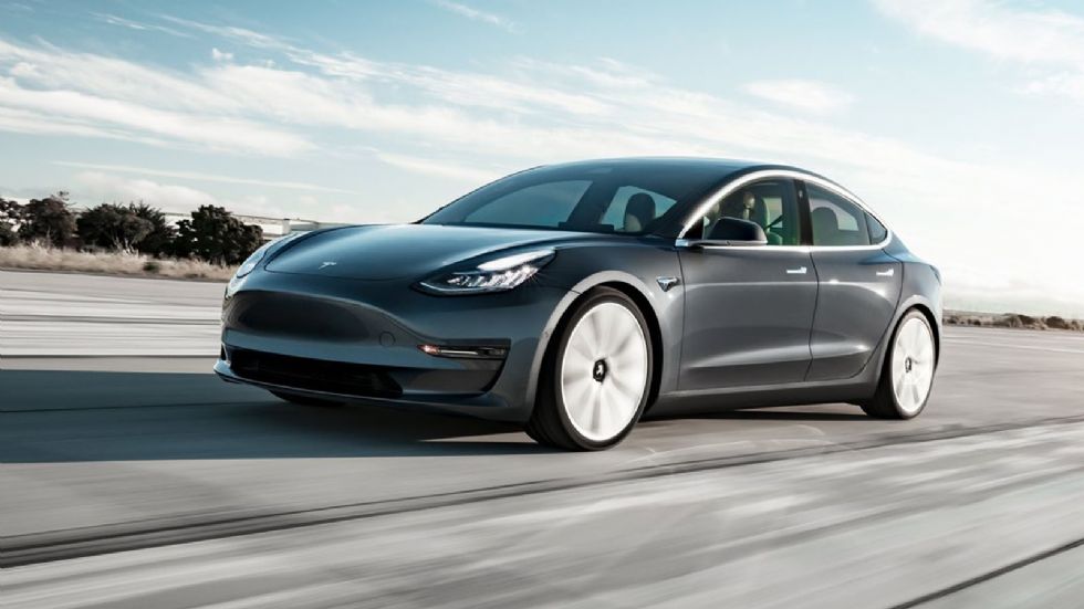 To Tesla Model 3 σημειώνει θετική πορεία στο Ηνωμένο Βασίλειο.