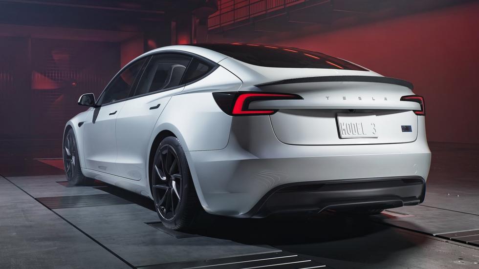 Ανανεωμένο Tesla Model 3 Performance με 460 PS - Η τιμή του