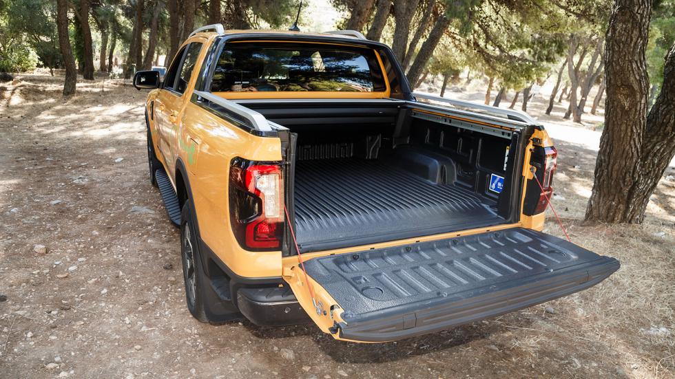 Tο Ranger PHEV είναι ικανό να μεταφέρει 800 κιλά φορτίου και δύναται να ρυμουλκήσει φορτία με βάρος που φτάνει μέχρι και τα 3.500 κιλά. 