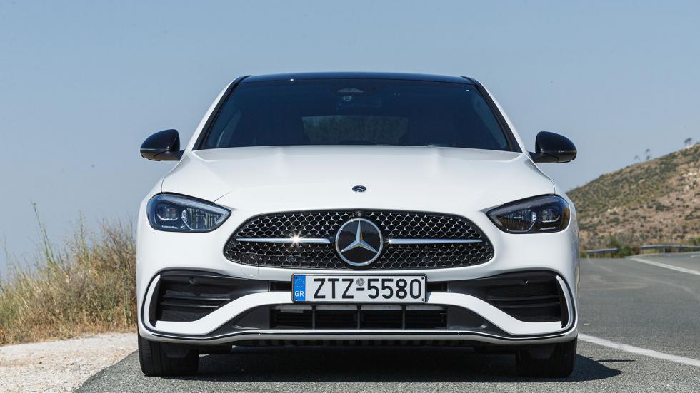 Η σχεδίαση της C-Class βγάζει δυναμισμό και αρχοντιά. 