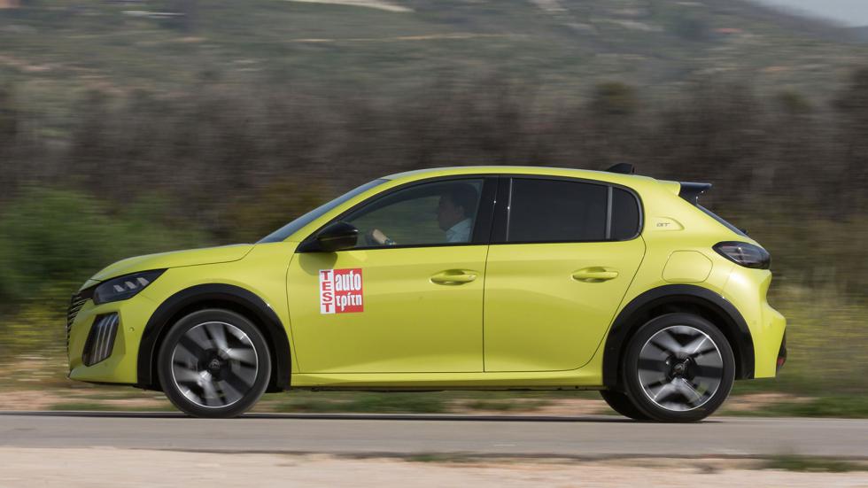 Tο 48V hybrid σύνολο του 208 ανεβάζει κάτι παραπάνω από ικανοποιητικά για τα άλογά του και διακρίνεται για το θετικό του τράβηγμα, ενώ την ίδια στιγμή είναι σημαντικά «ήσυχο». 