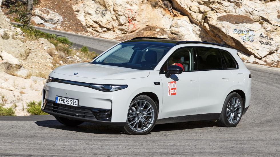 Το C10 REEV είναι ραφιναρισμένο στο δρόμο προσφέροντας την εμπειρία χρήσης ενός ηλεκτρικού αυτοκινήτου. Είναι αθόρυβο, ιδιαίτερα άνετο και ασφαλές ενώ αποδεικνύεται και αποτελεσματικό στη σβέλτη οδήγη