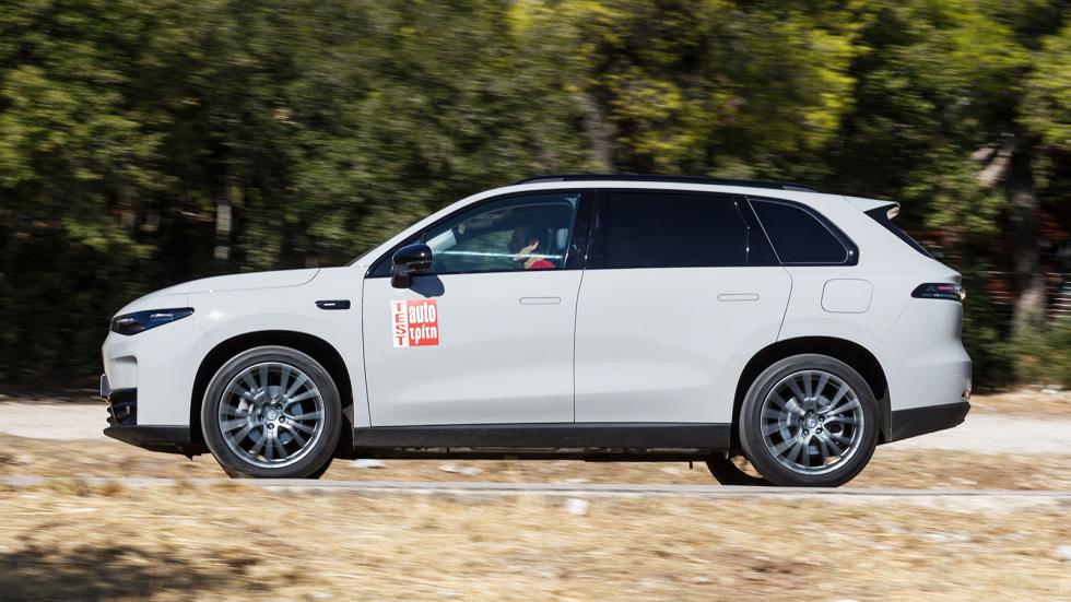 Το μήκους 4,74 μ. C10 και στην έκδοση REEV είναι επιβλητικό αισθητικά και κομψό συνολικάpr, χωρίς να διαφέρει σε τίποτα από το ηλεκτρικό C10.