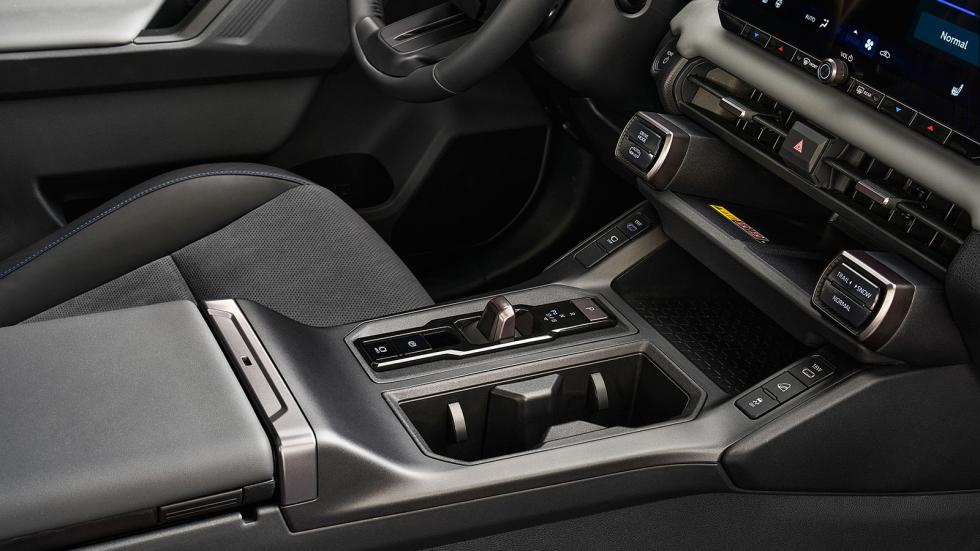 Νέο Toyota RAV4: Πιο high-tech με ιπποδυνάμεις έως 304 άλογα