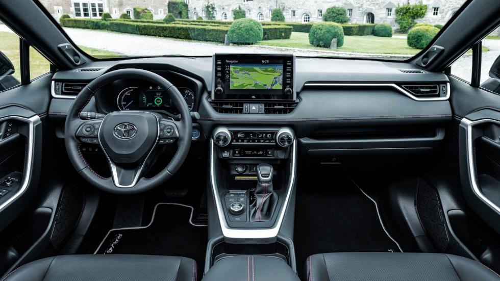 Toyota D-SUV με 28 χιλιάρικα: Έκπτωση 2.000 ευρώ για το RAV4